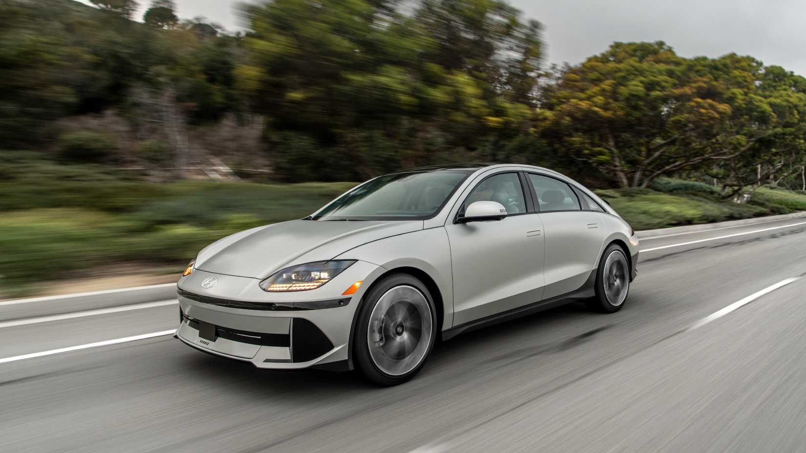 2025 Hyundai Ioniq 6 Driving