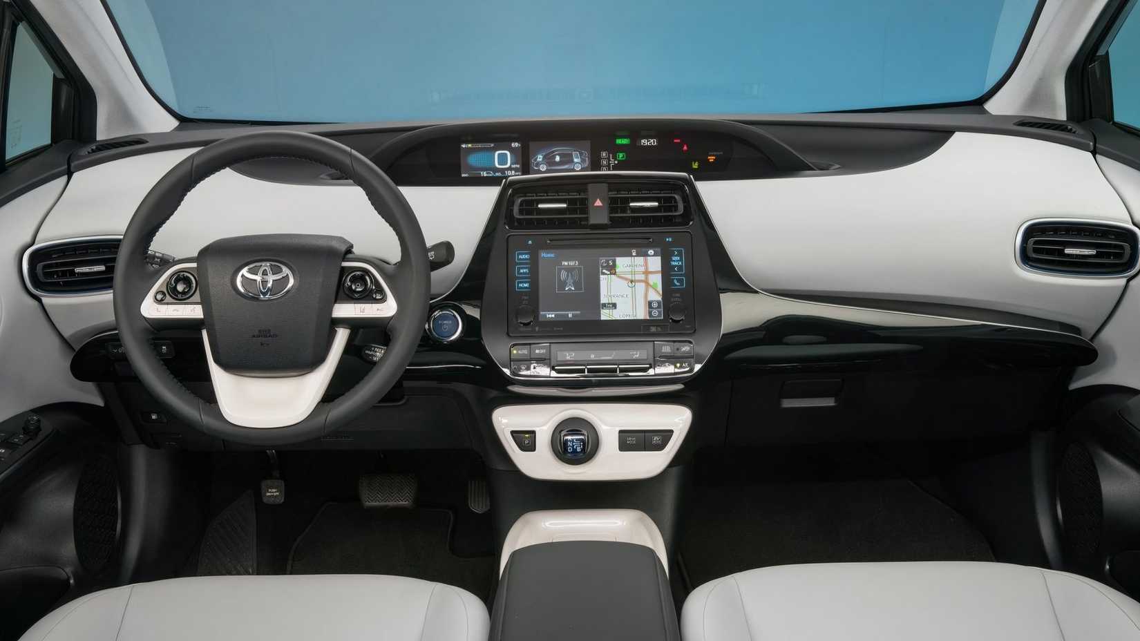 Foto do interior de um Toyota Prius 2016
