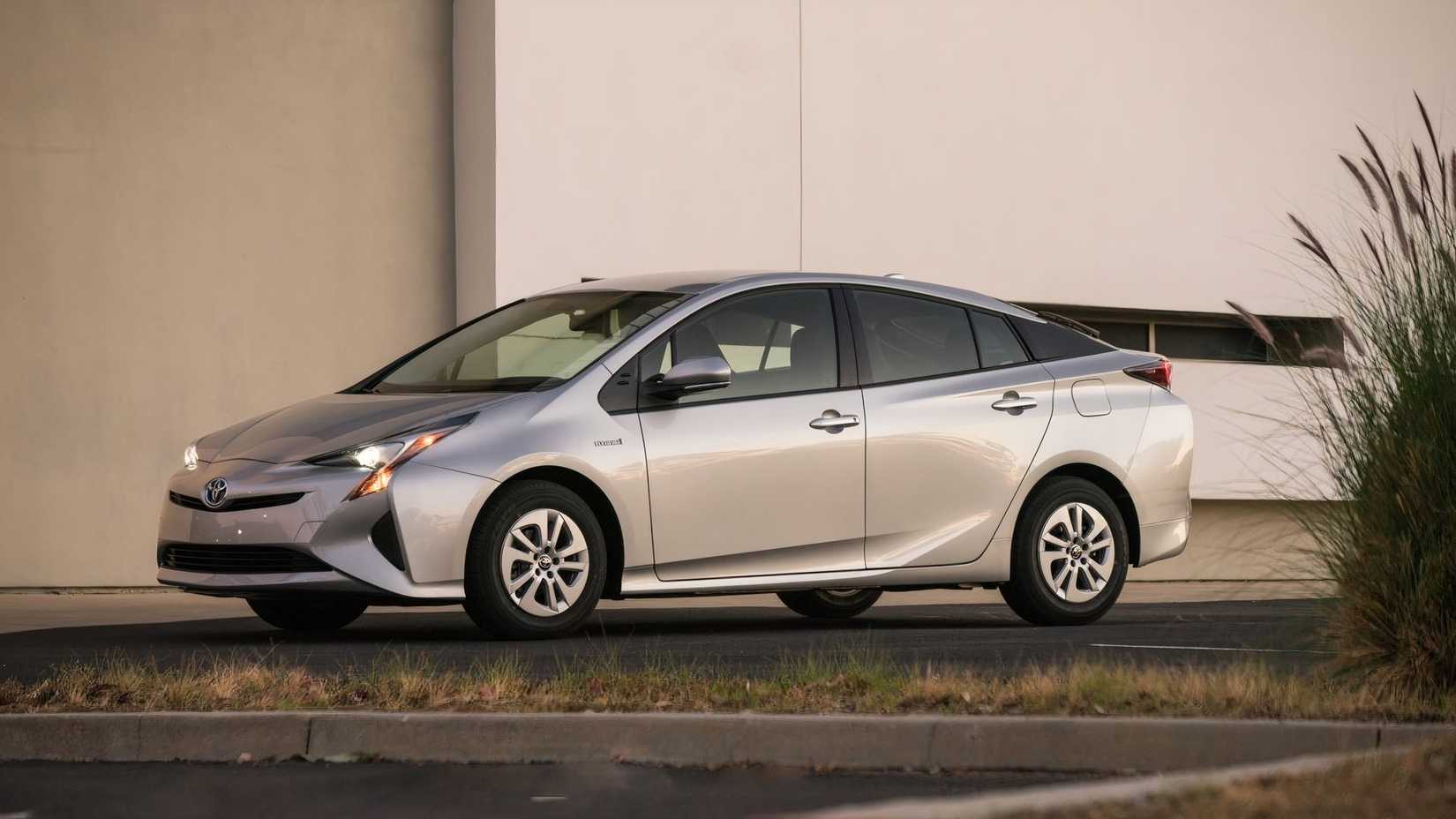 Side shot of a 2016 Toyota Prius