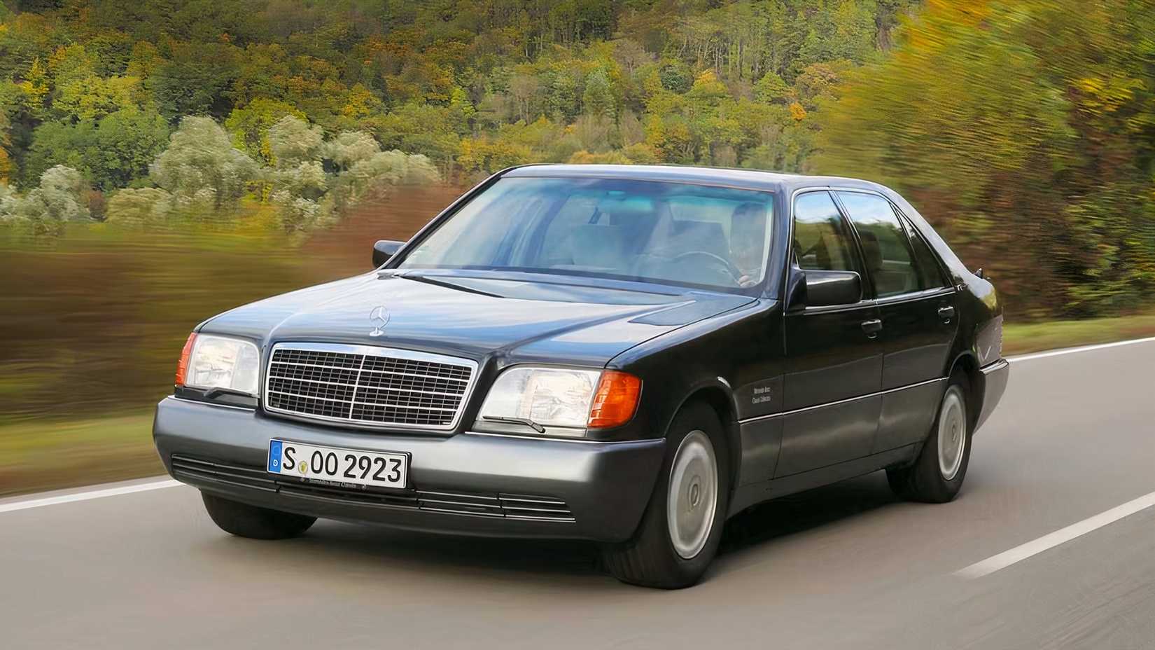 Front three quarter shot of the 1991 Mercedes-Benz S-Class