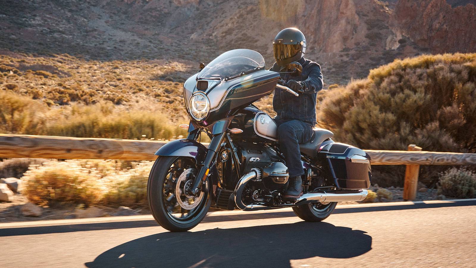 The BMW R 18 B Is The Budget Bagger That Costs Less Than A Harley ...