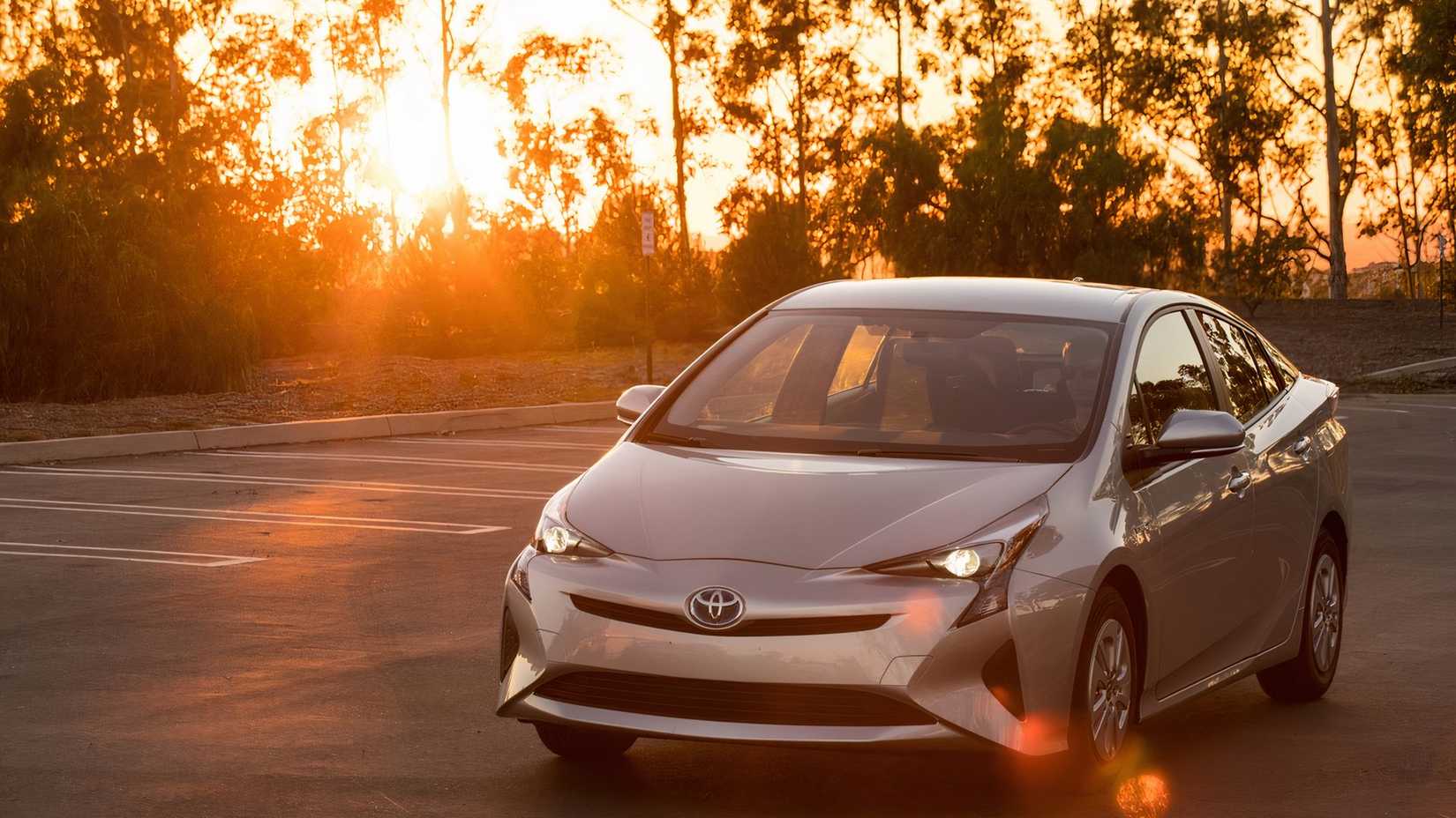 Front shot of a 2016 Toyota Prius