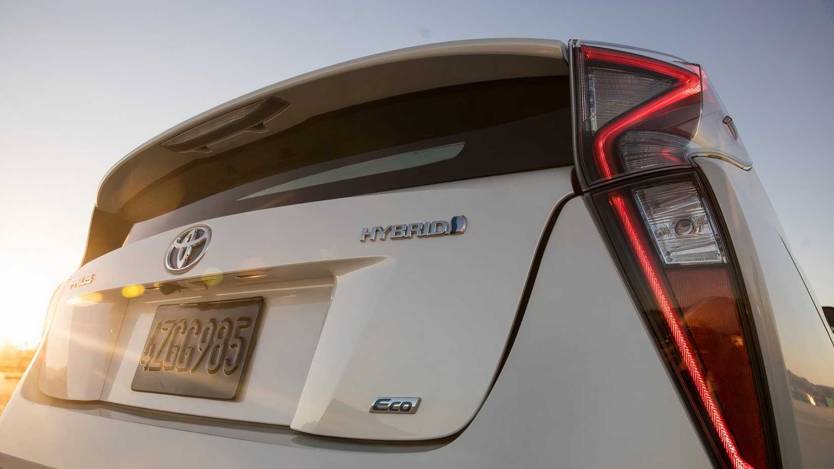 Close-up da traseira de um Toyota Prius 2016