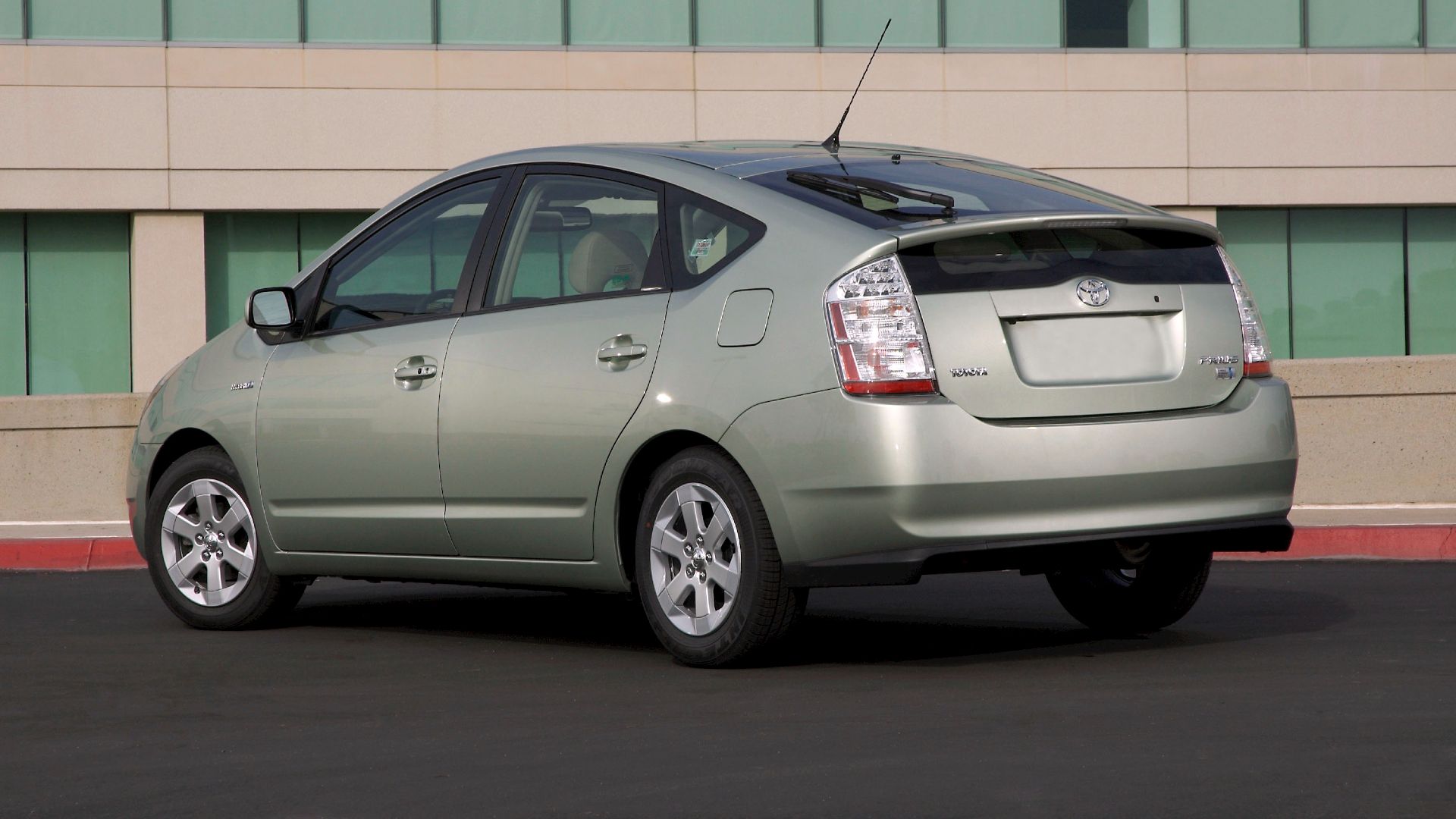2007-2009 Toyota Prius Parked