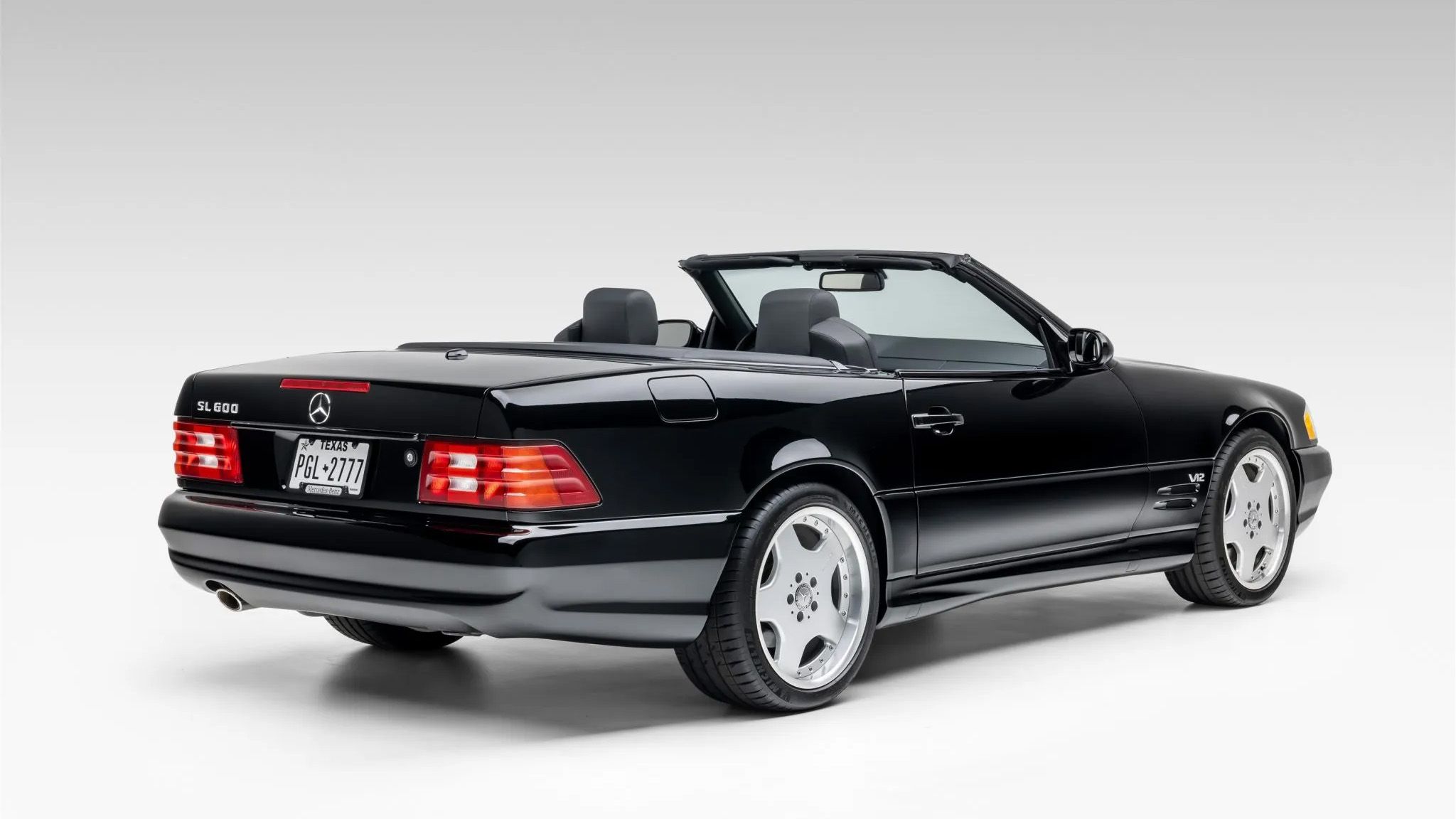 This Barely Used 1,100-Mile Mercedes-Benz SL600 Is A Rad Time Capsule