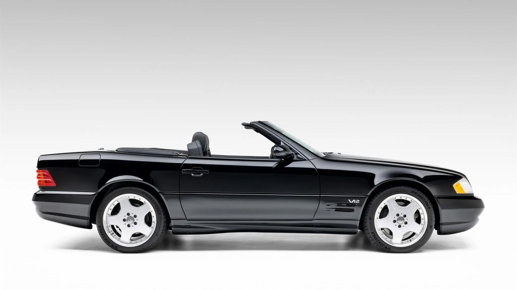 This Barely Used 1,100-Mile Mercedes-Benz SL600 Is A Rad Time Capsule