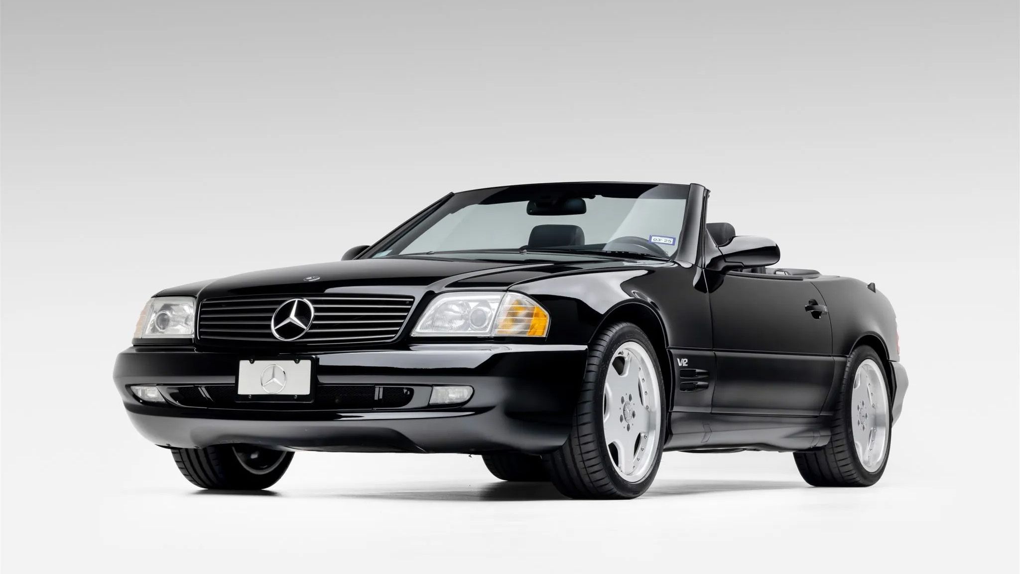 This Barely Used 1,100-Mile Mercedes-Benz SL600 Is A Rad Time Capsule