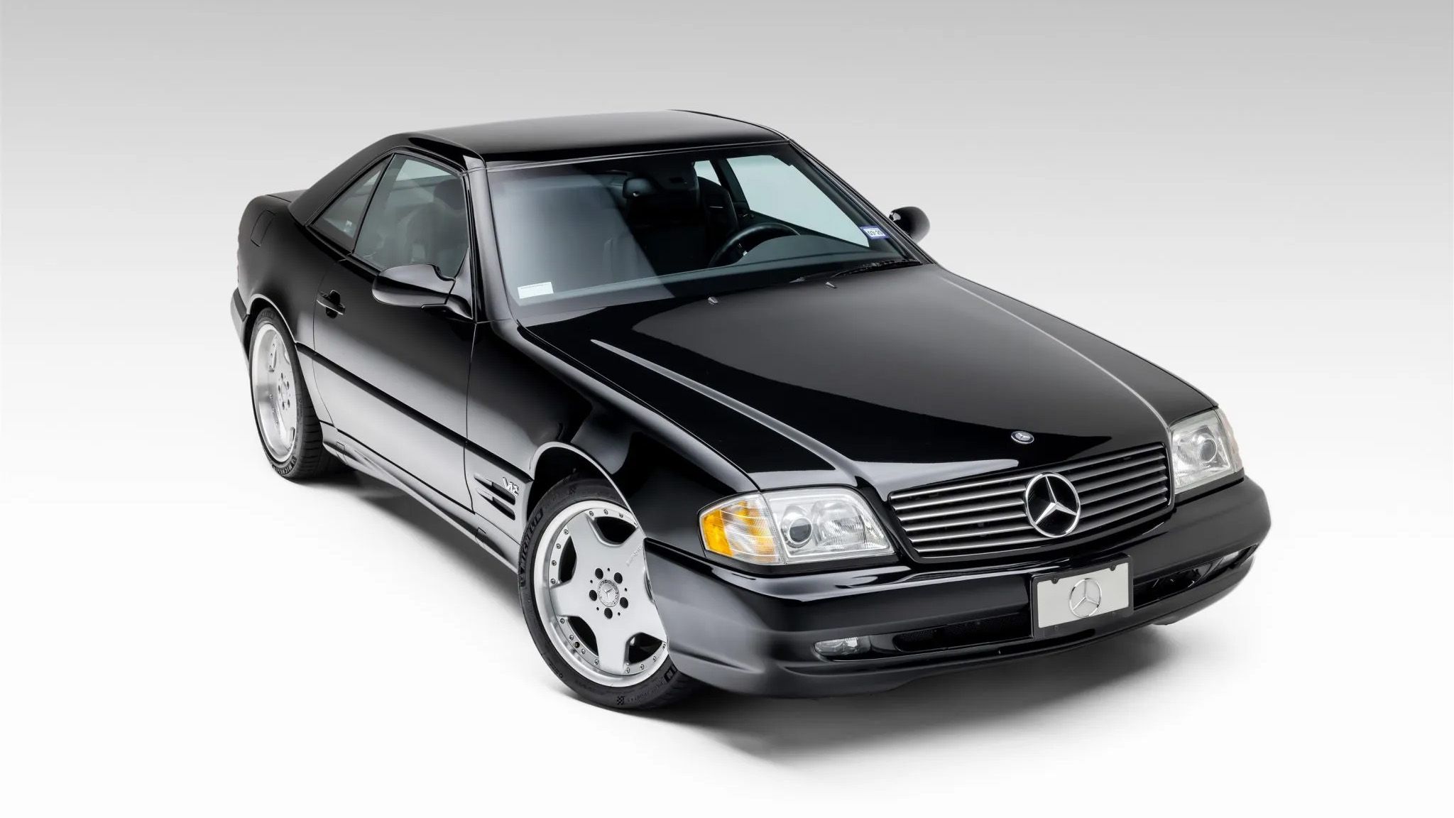 This Barely Used 1,100-Mile Mercedes-Benz SL600 Is A Rad Time Capsule