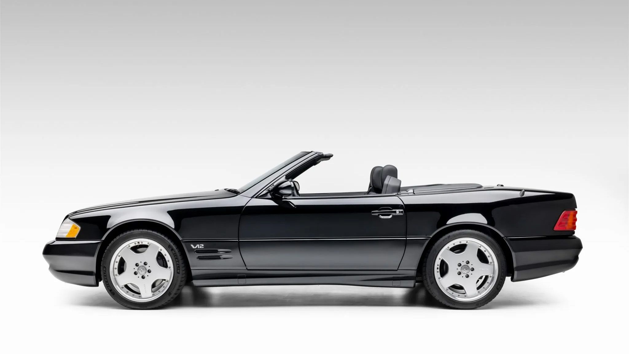 This Barely Used 1,100-Mile Mercedes-Benz SL600 Is A Rad Time Capsule