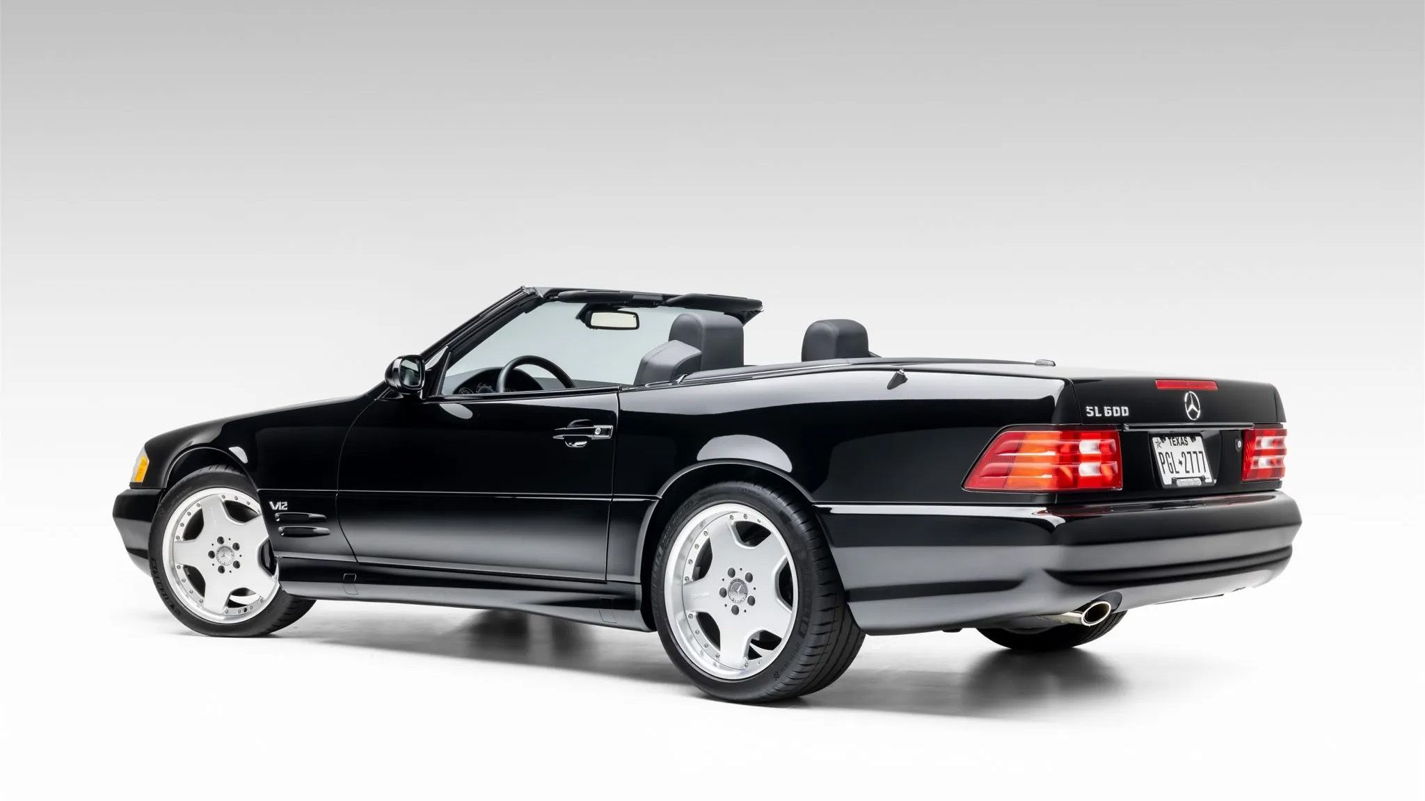 This Barely Used 1,100-Mile Mercedes-Benz SL600 Is A Rad Time Capsule