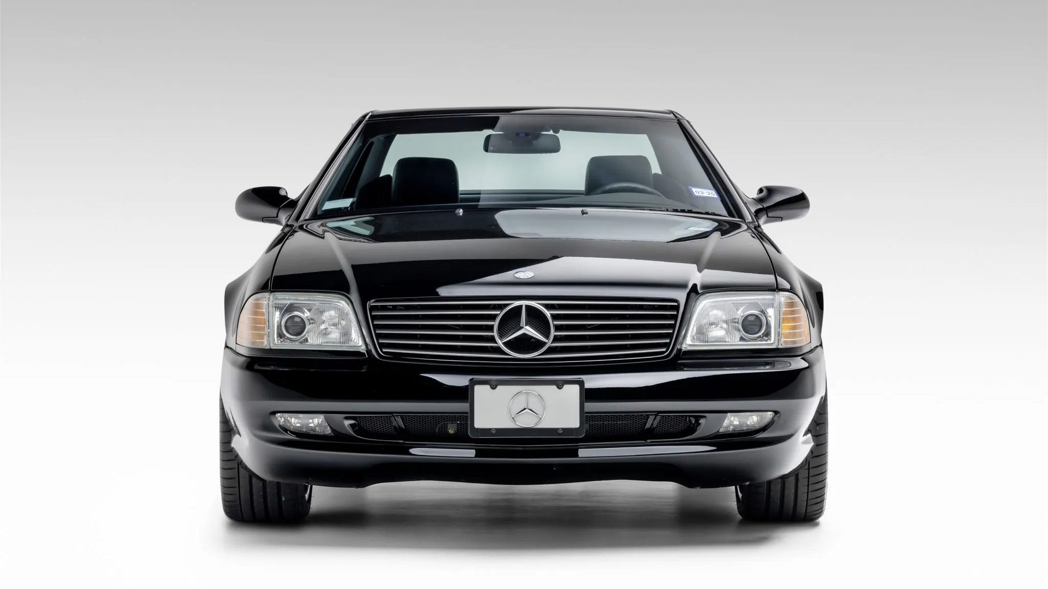This Barely Used 1,100-Mile Mercedes-Benz SL600 Is A Rad Time Capsule