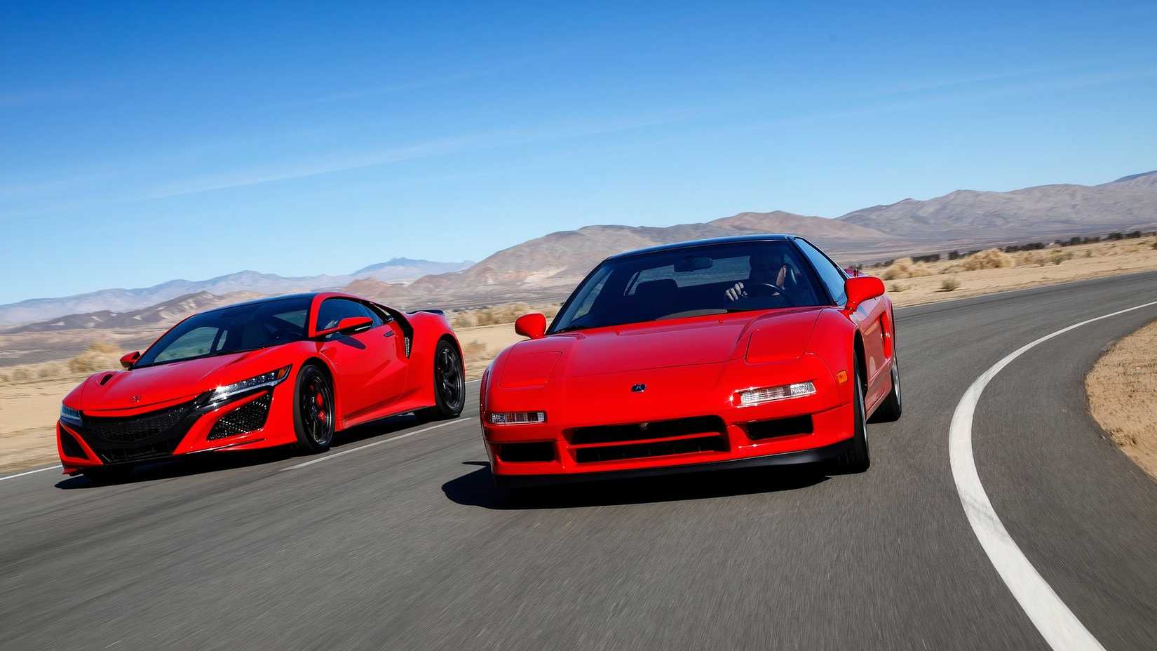 1991 Acura NSX em vermelho dirigindo na pista de corrida