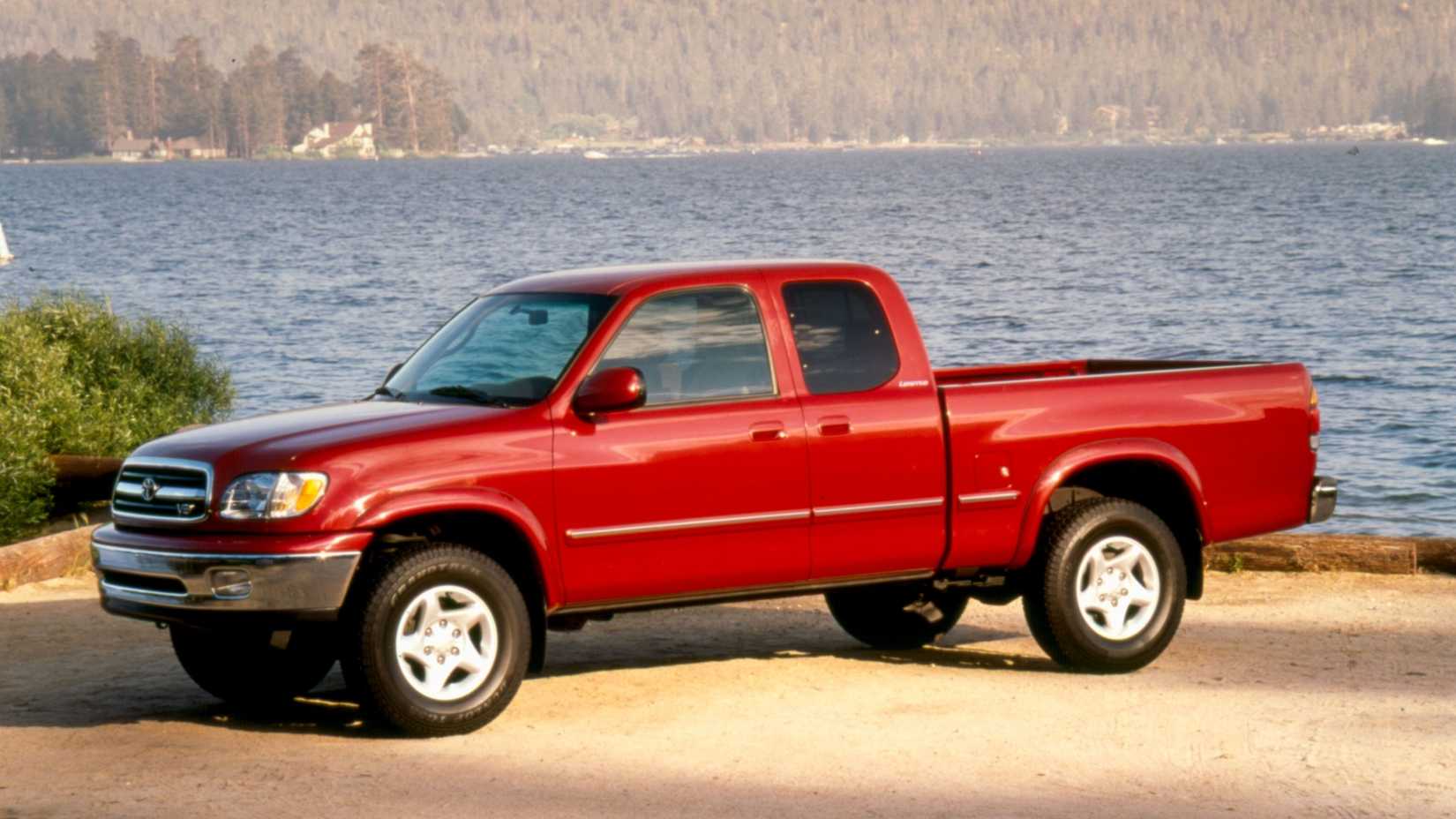 Side shot of a 2000 Toyota Tundra