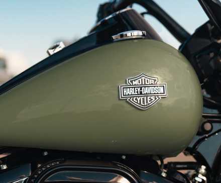 2020 Harley-Davidson Road King Special tank tank design close-up shot