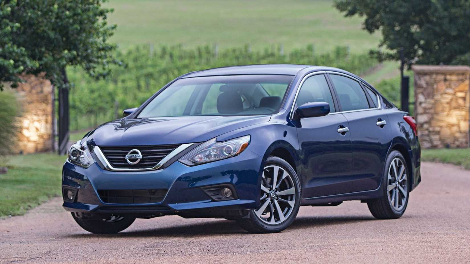 Blue 2018 Nissan Altima