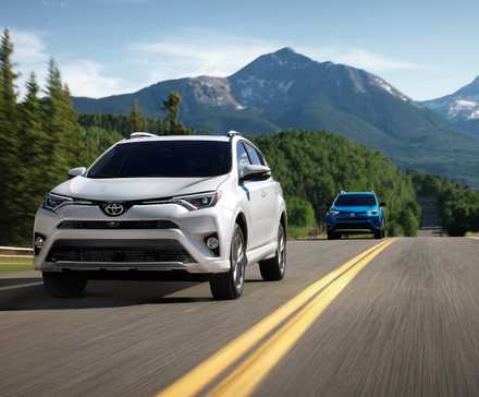 2018 Toyota RAV4 Hybrid SE Driving