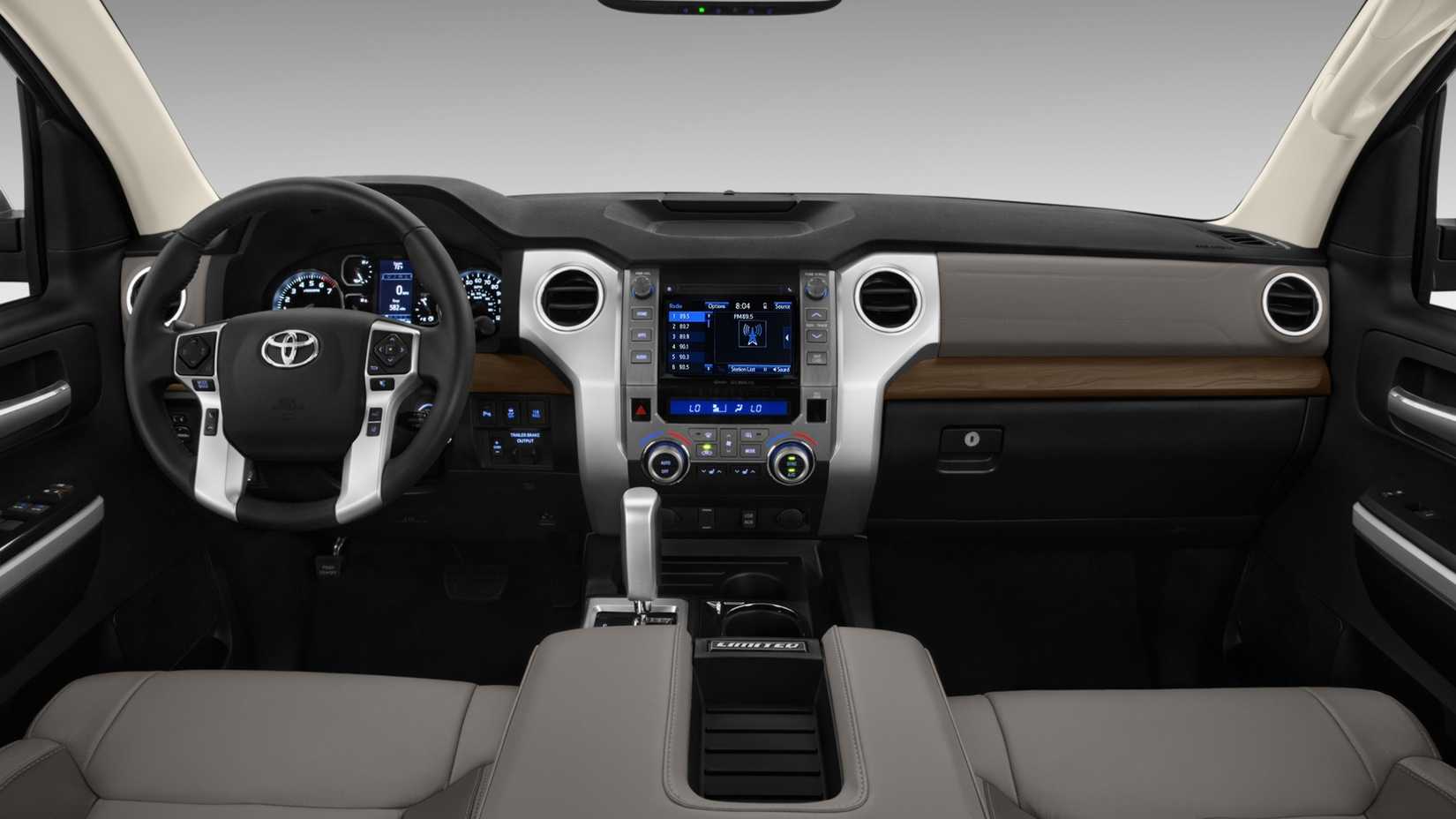 Foto do interior de um Toyota Tundra 2019