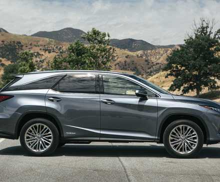 2020-2022 Lexus RX 450hL estacionado