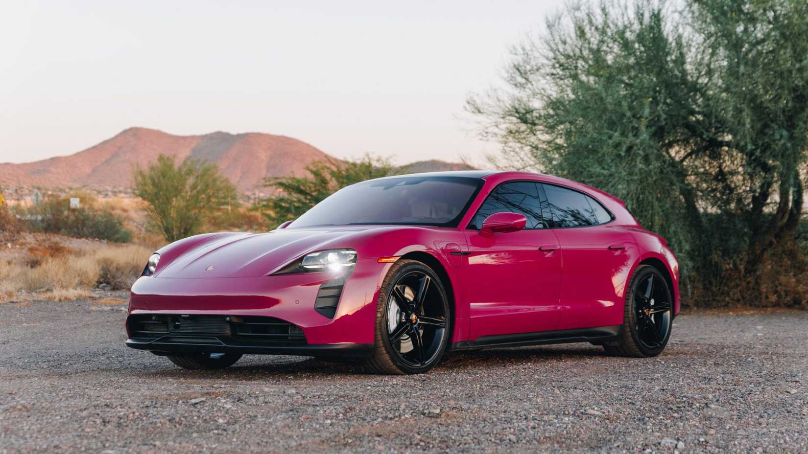 2022 Porsche Taycan GTS Sport Turismo Rubystar