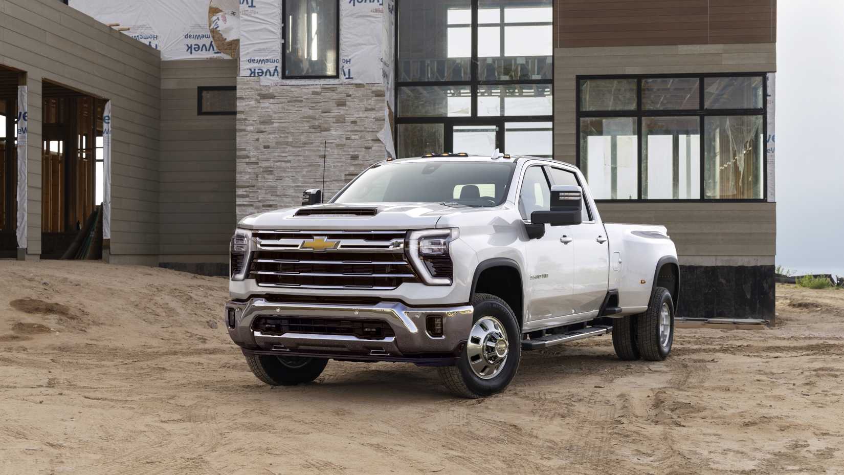Front 3/4 shot of a 2024 Chevrolet Silverado HD 3500
