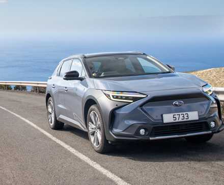 2024 Subaru Solterra Santa Helena frente três quartos