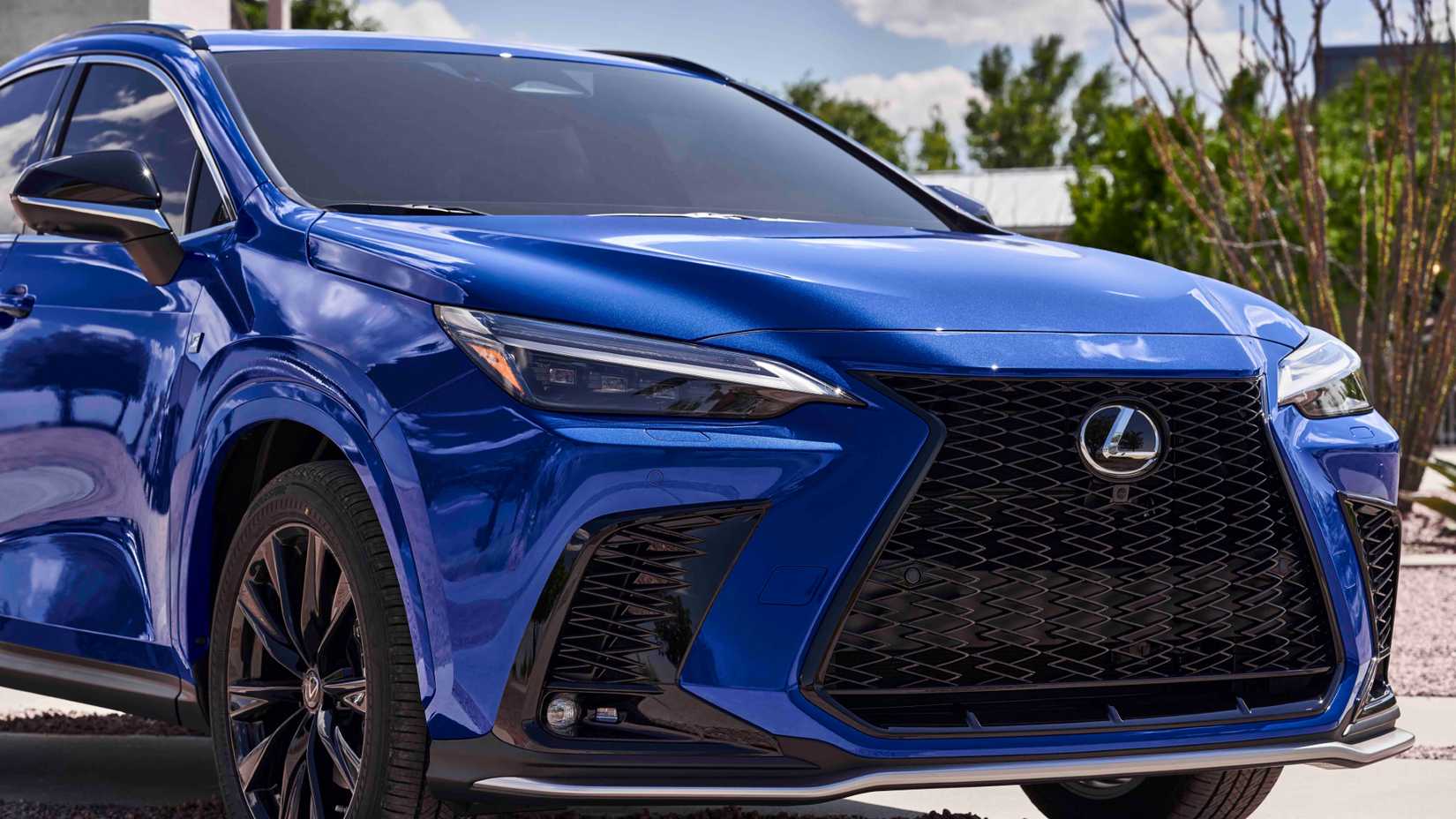 2025 Lexus NX 450+ dianteiro