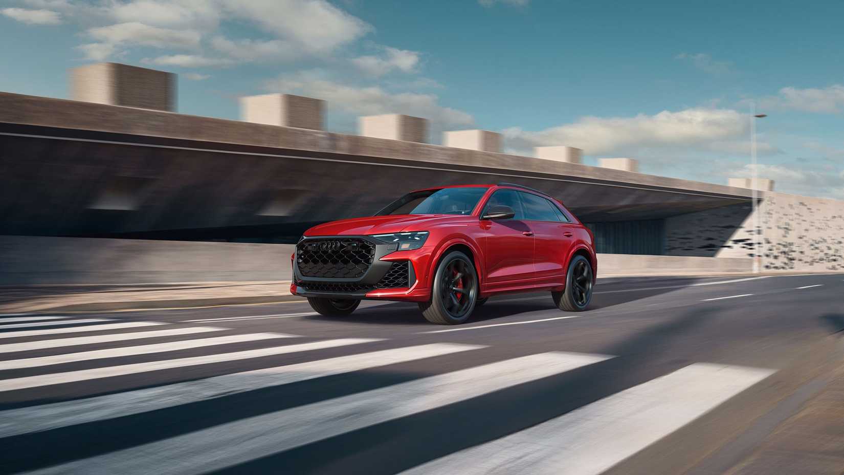 Um Audi RS Q8 2025 vermelho