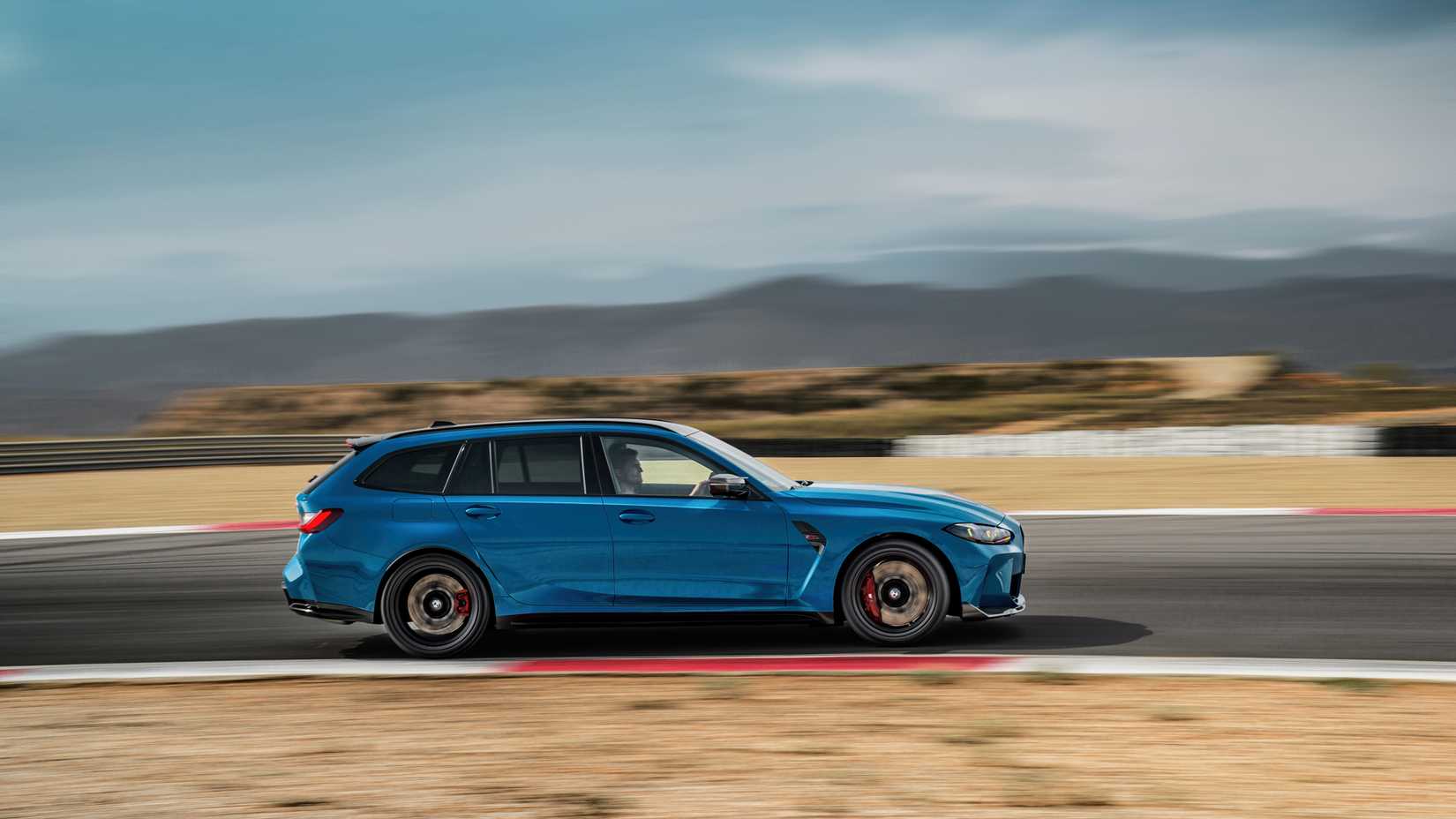 2025 BMW M3 CS Touring Exterior (19)