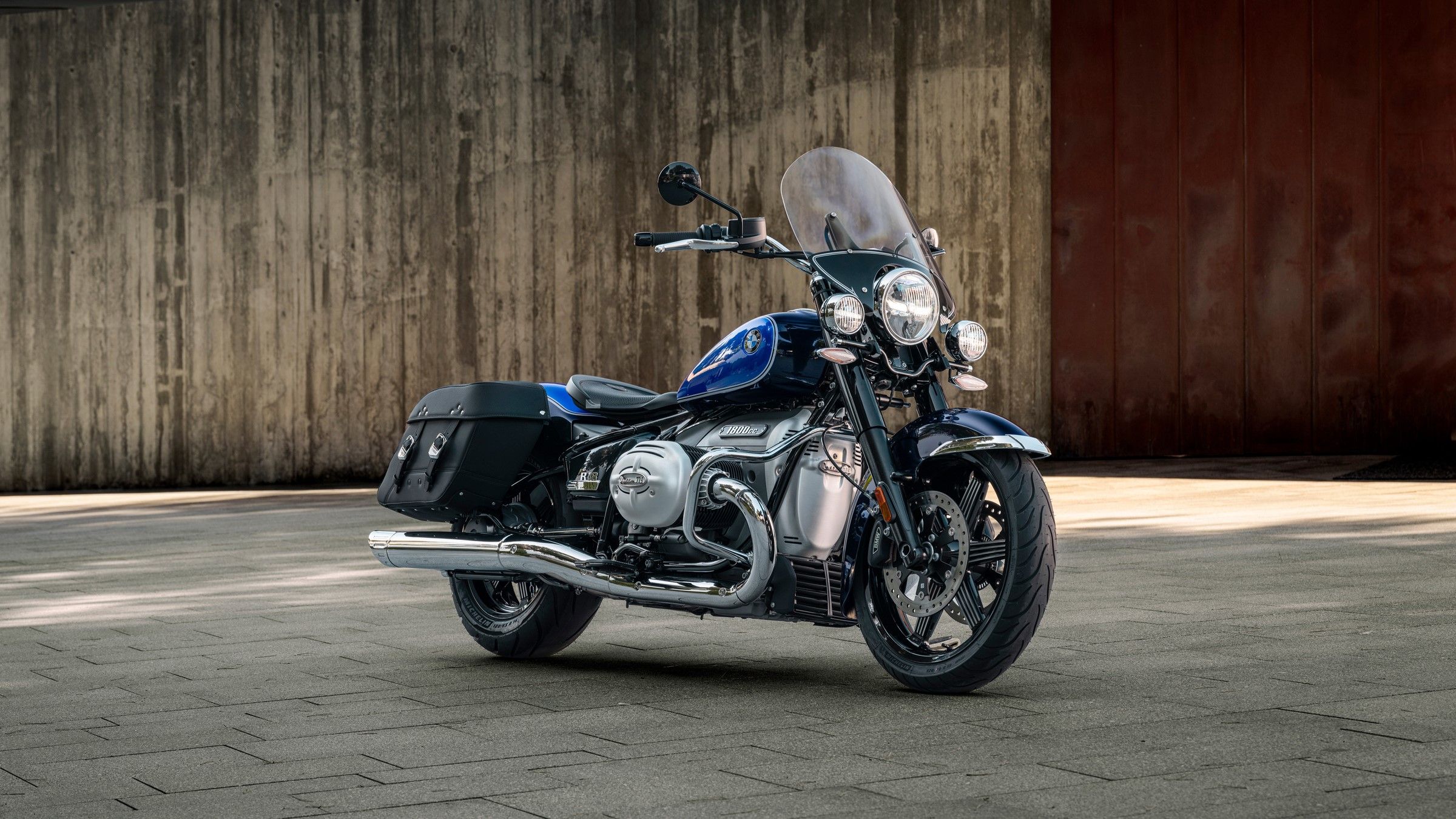 The BMW R 18 B Is The Budget Bagger That Costs Less Than A Harley ...