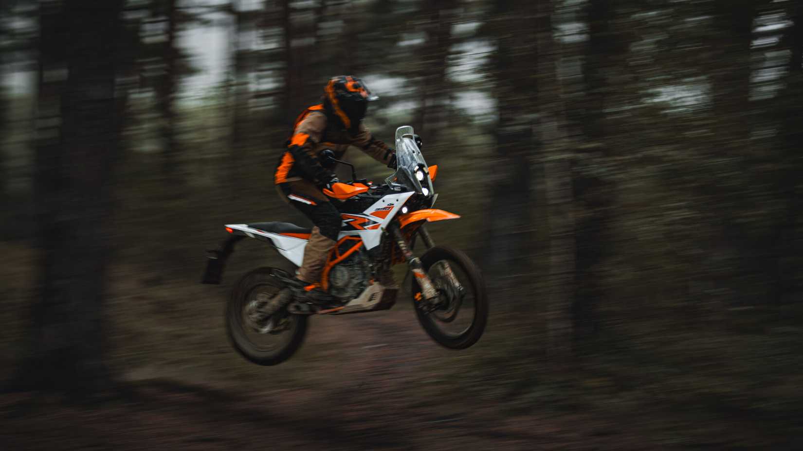 2025 KTM 390 Adventure R Ação (3)