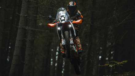 2025 KTM 390 Adventure R Ação (4)