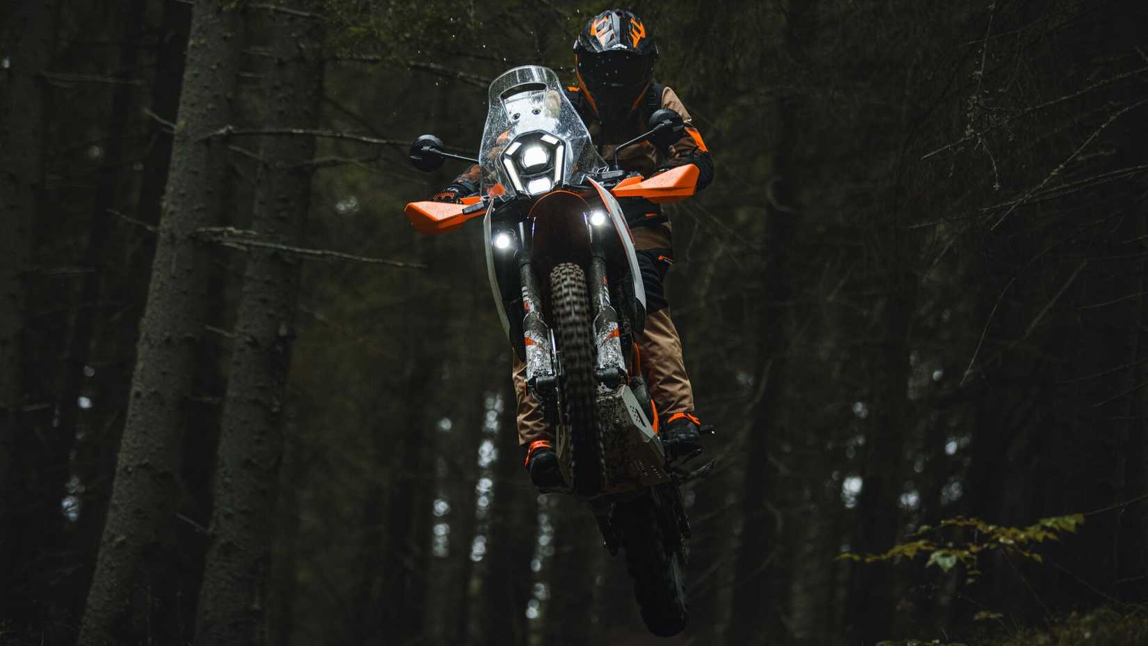 2025 KTM 390 Adventure R Ação (4)