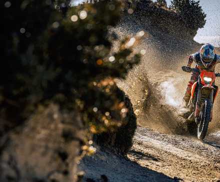 2025 KTM 390 Enduro R Ação (2)