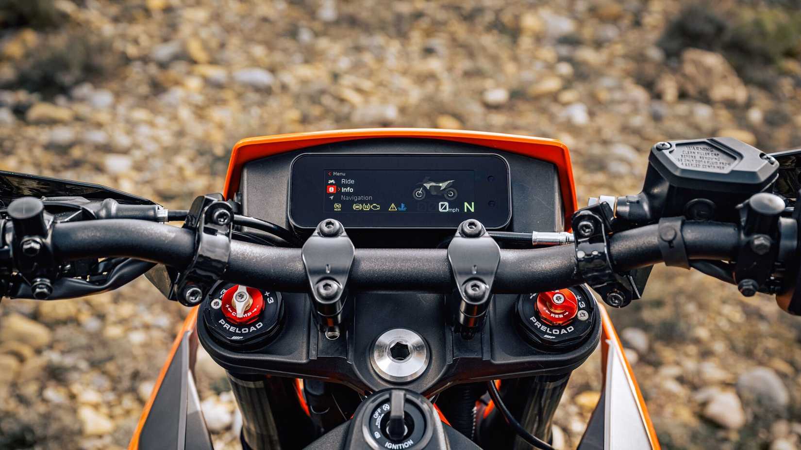 2025 KTM 390 Enduro R TFT close-up