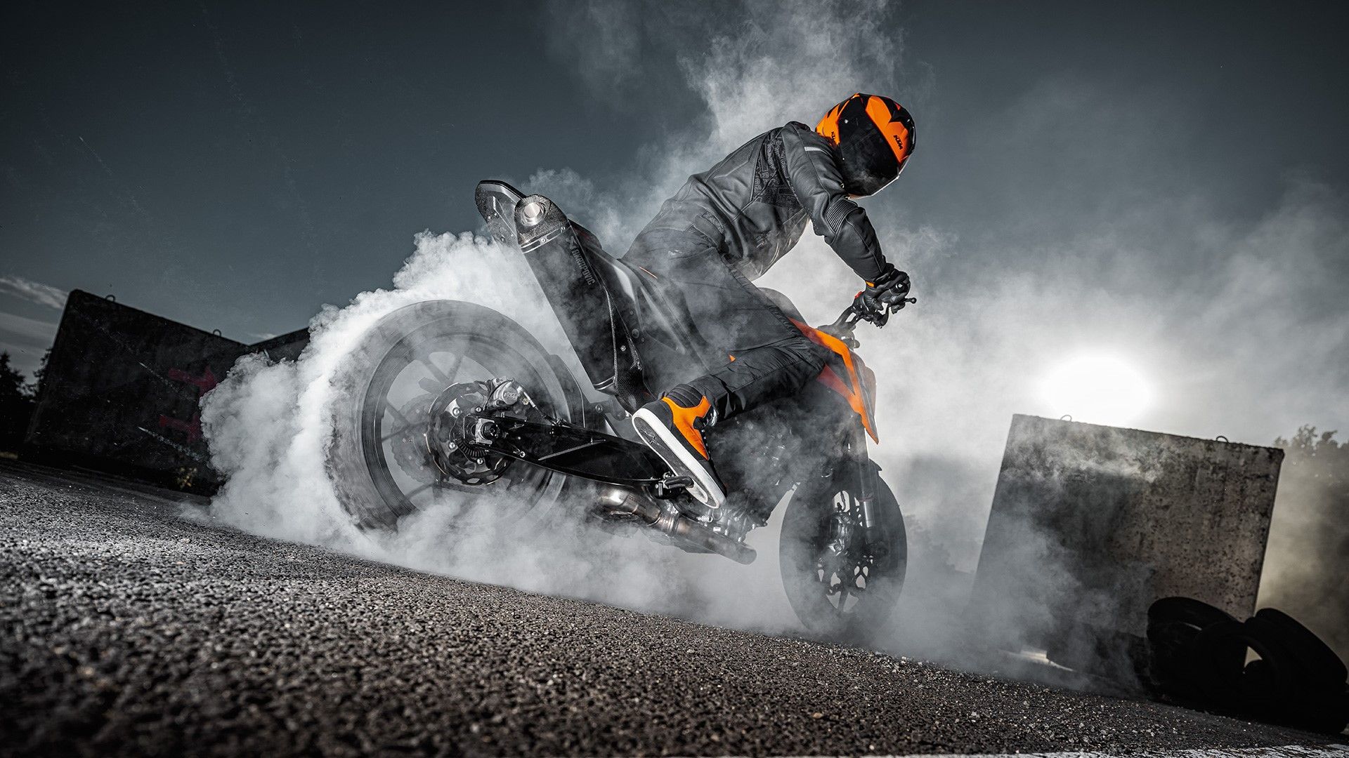2025 KTM 790 Duke Burnout