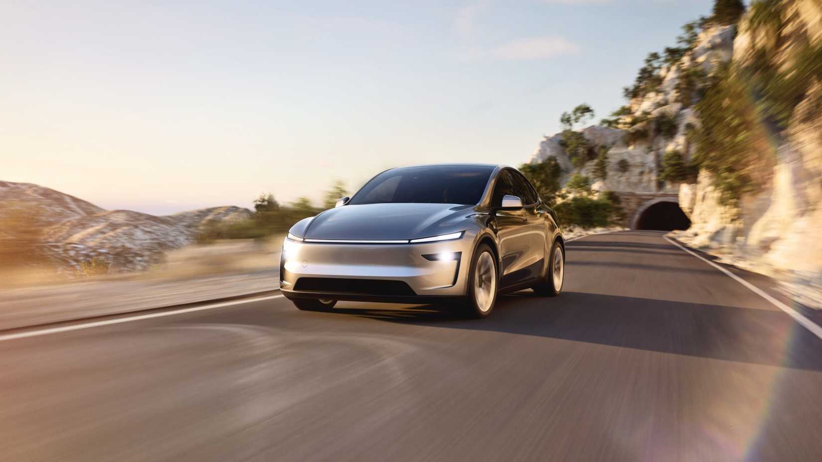 2025 Tesla Model Y Juniper Driving 02