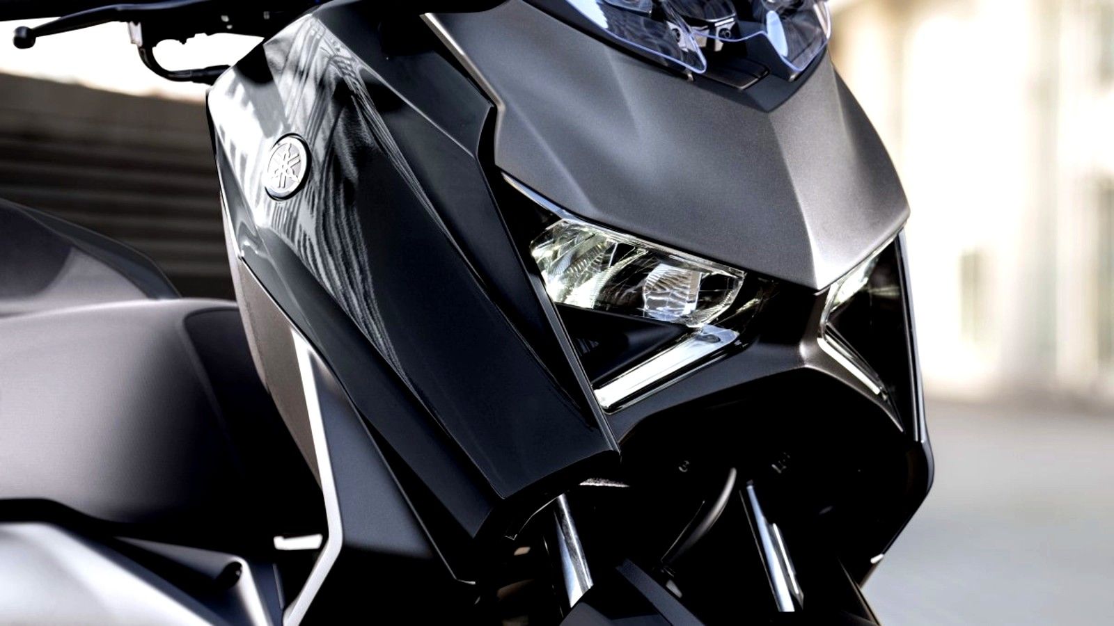 2025 Yamaha XMax Is Here To Take On The BMW C 400 GT