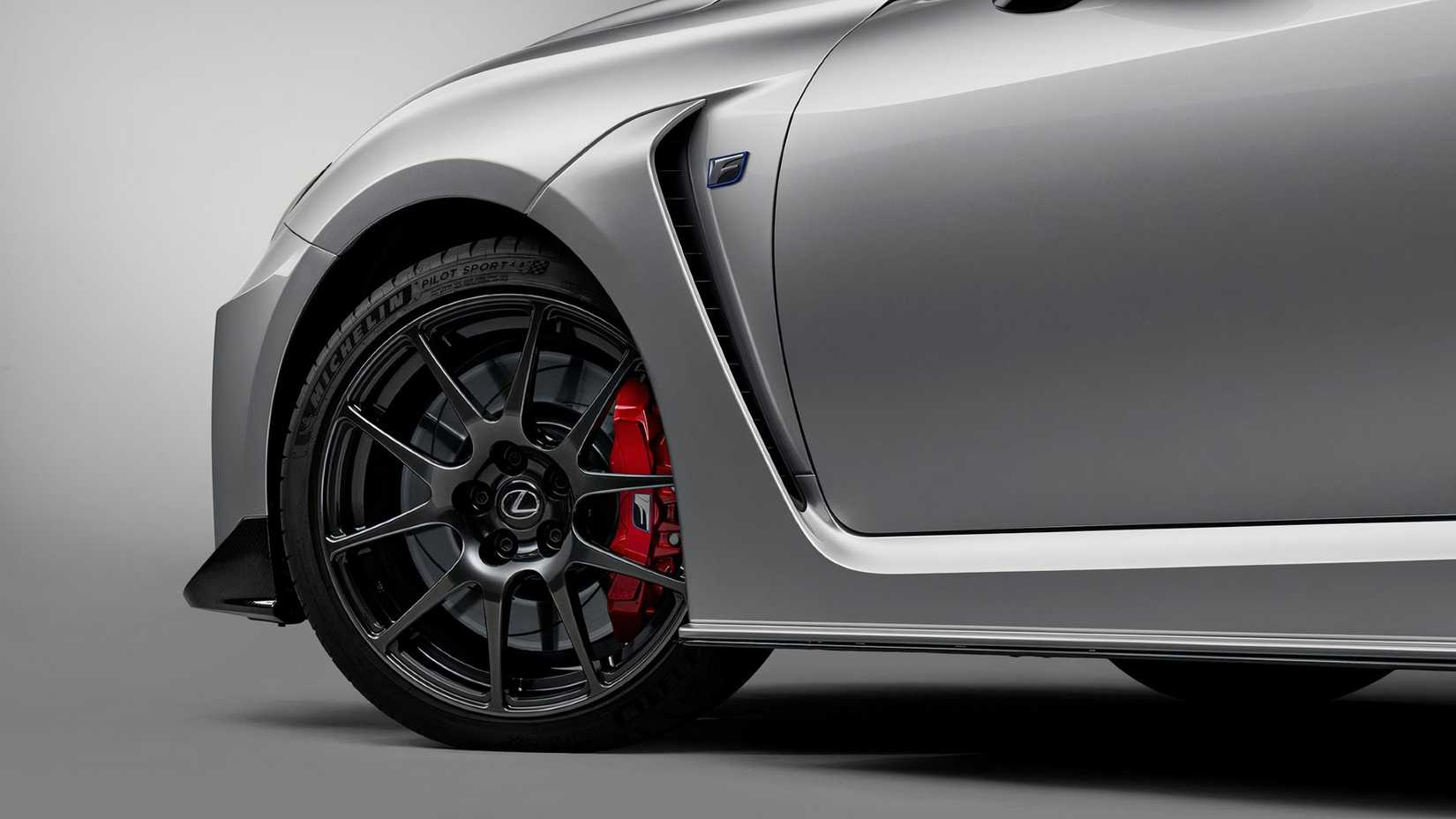 Pára-choque dianteiro Lexus RC Final Edition 2025
