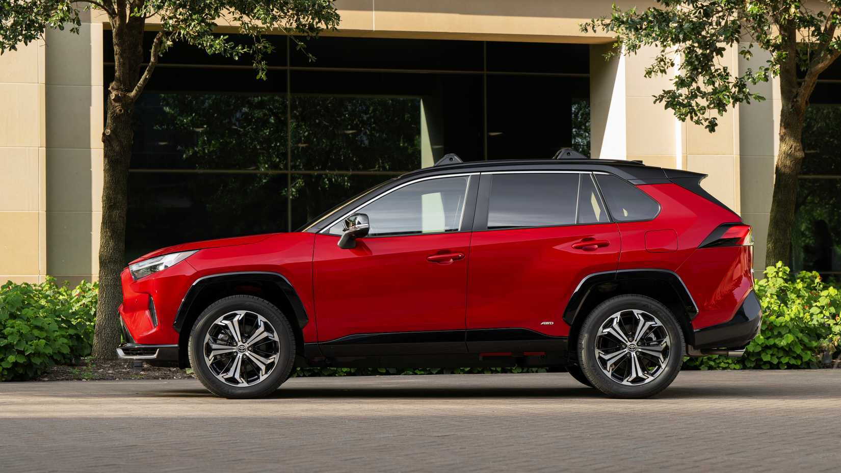 2025 Toyota RAV4 plug-in XSE