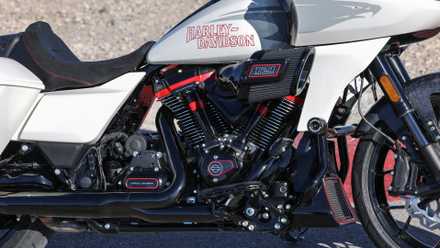 A versão mais potente do motor Harley-Davidson 121 V-Twin em close-up