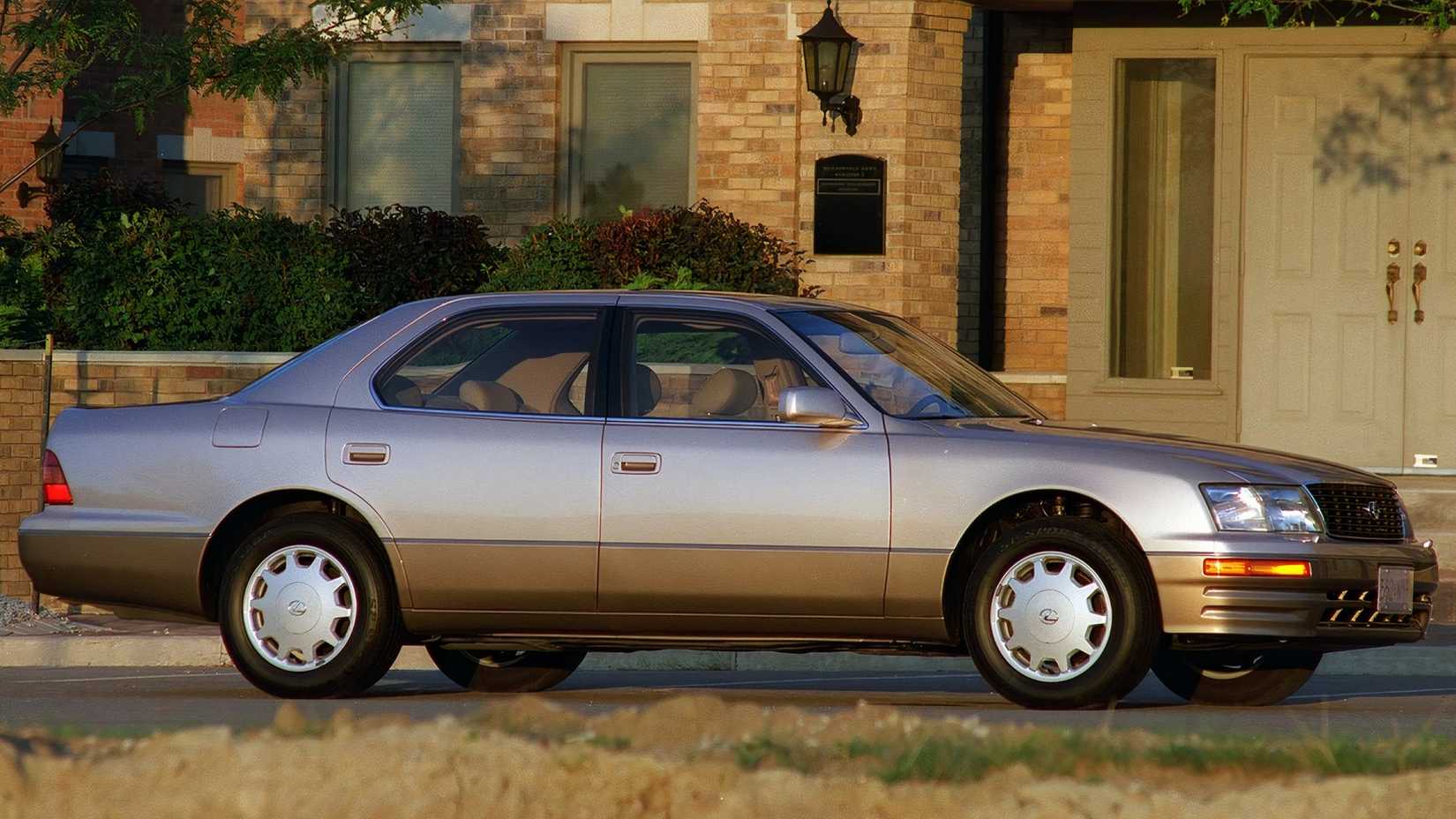 Lexus LS 400, front 3/4/side