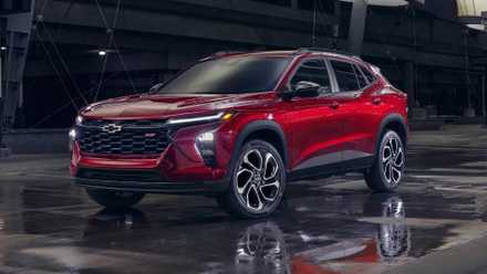 2024 Chevrolet Trax SR2 em vermelho estacionado na rua