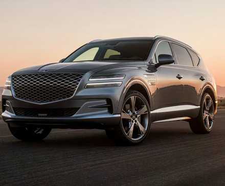 2024 Genesis GV80 3.5T em prata estacionado na estrada