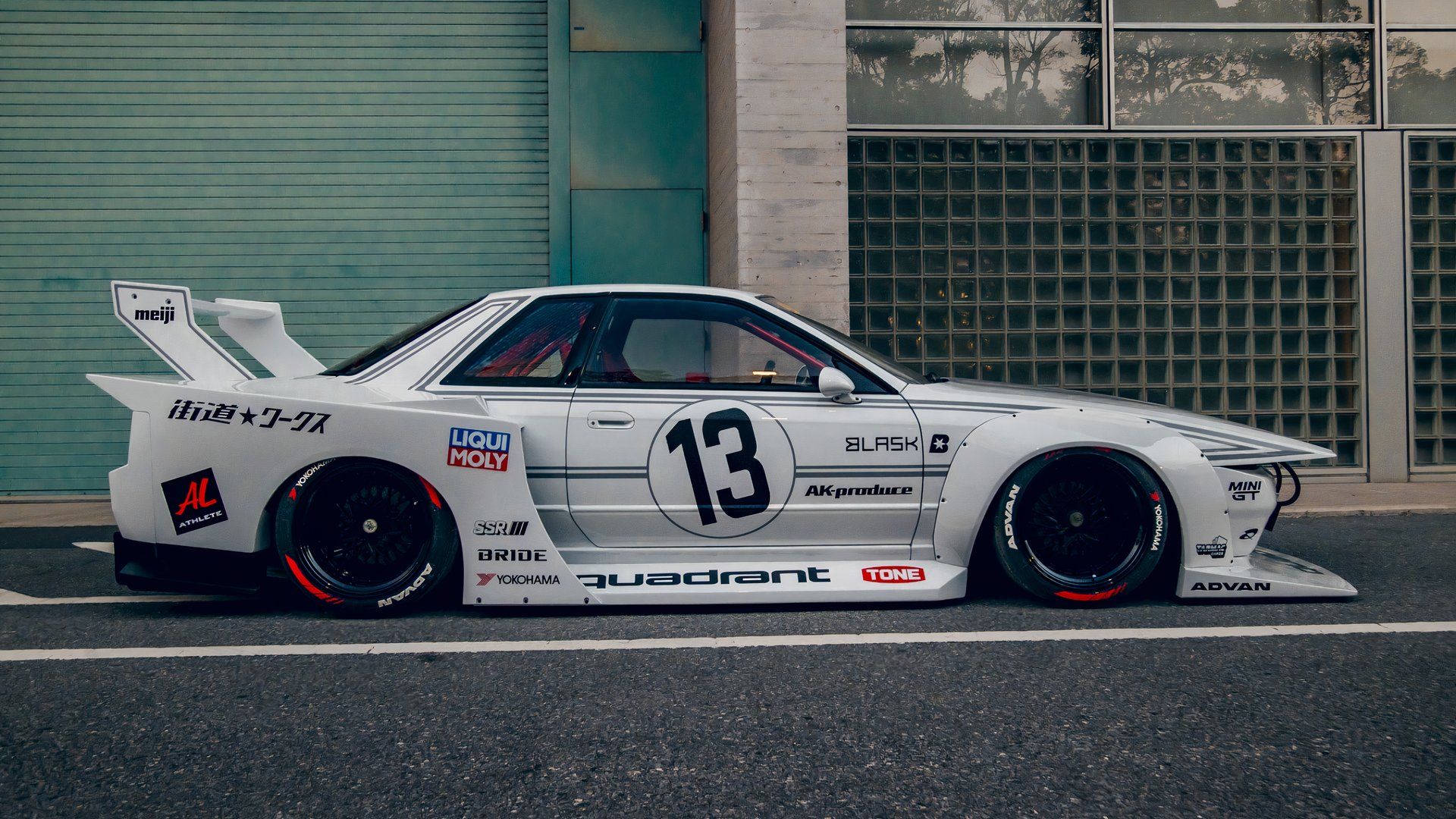 Nissan Skyline GT-R R32 Recives Extreme Body Kit From Japanese Tuner
