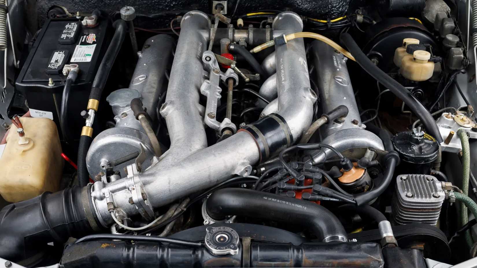 Compartimento do motor Mercedes-Benz 300SEL 6.3