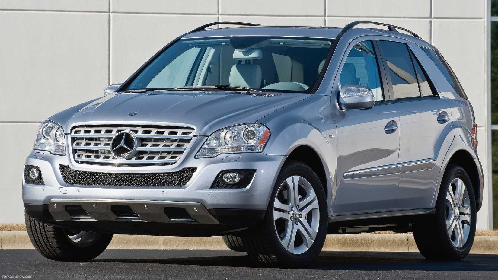 Front 3/4 shot of 2011 Mercedes ML450 Hybrid Parked
