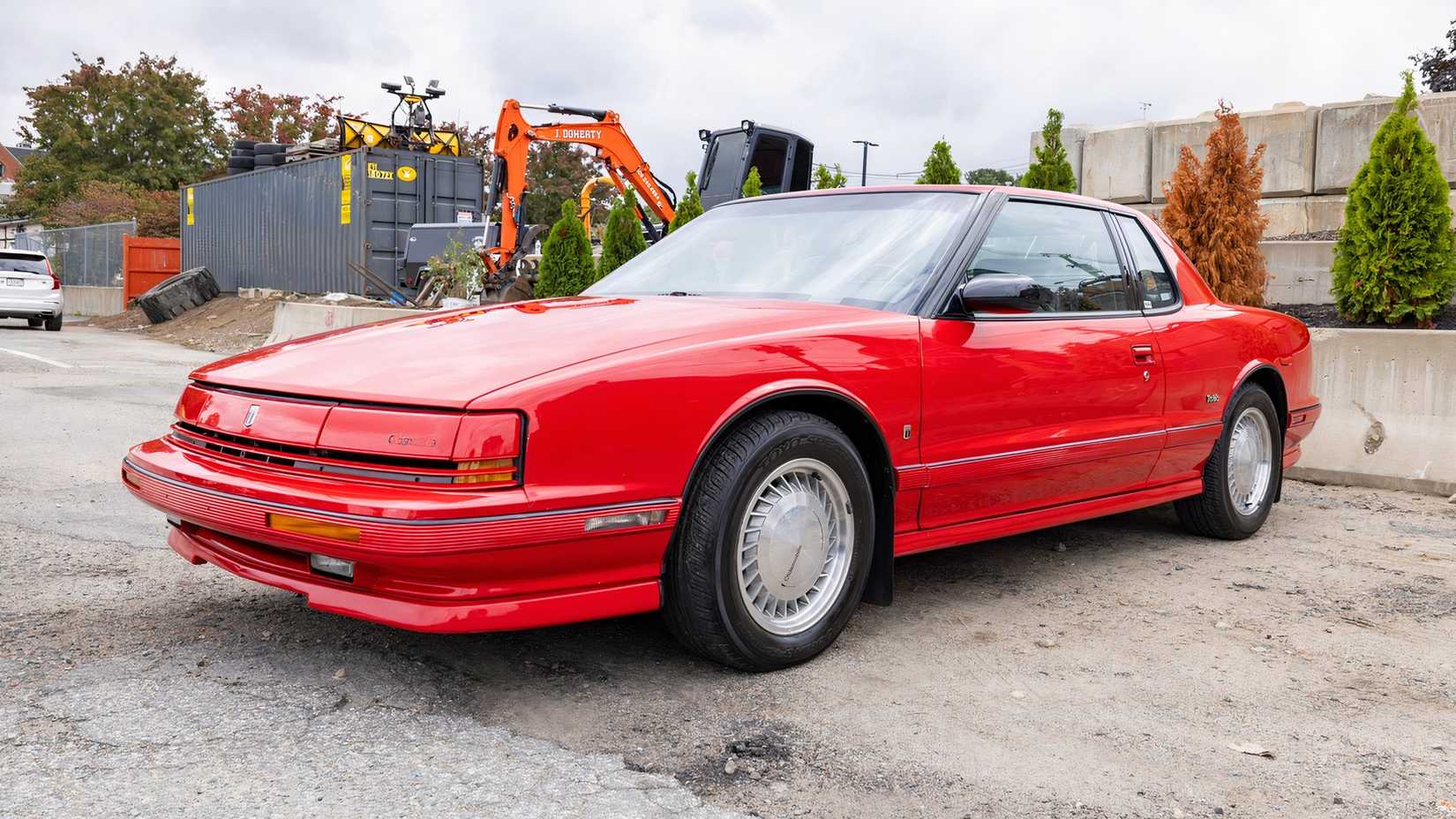 3/4 side view of 1990 Oldsmobile Toronado Trofeo