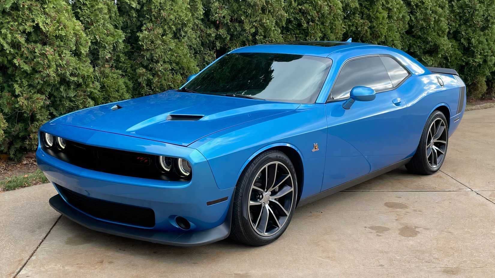 3/4 side of blue 2015 Dodge Challenger R/T Scat Pack