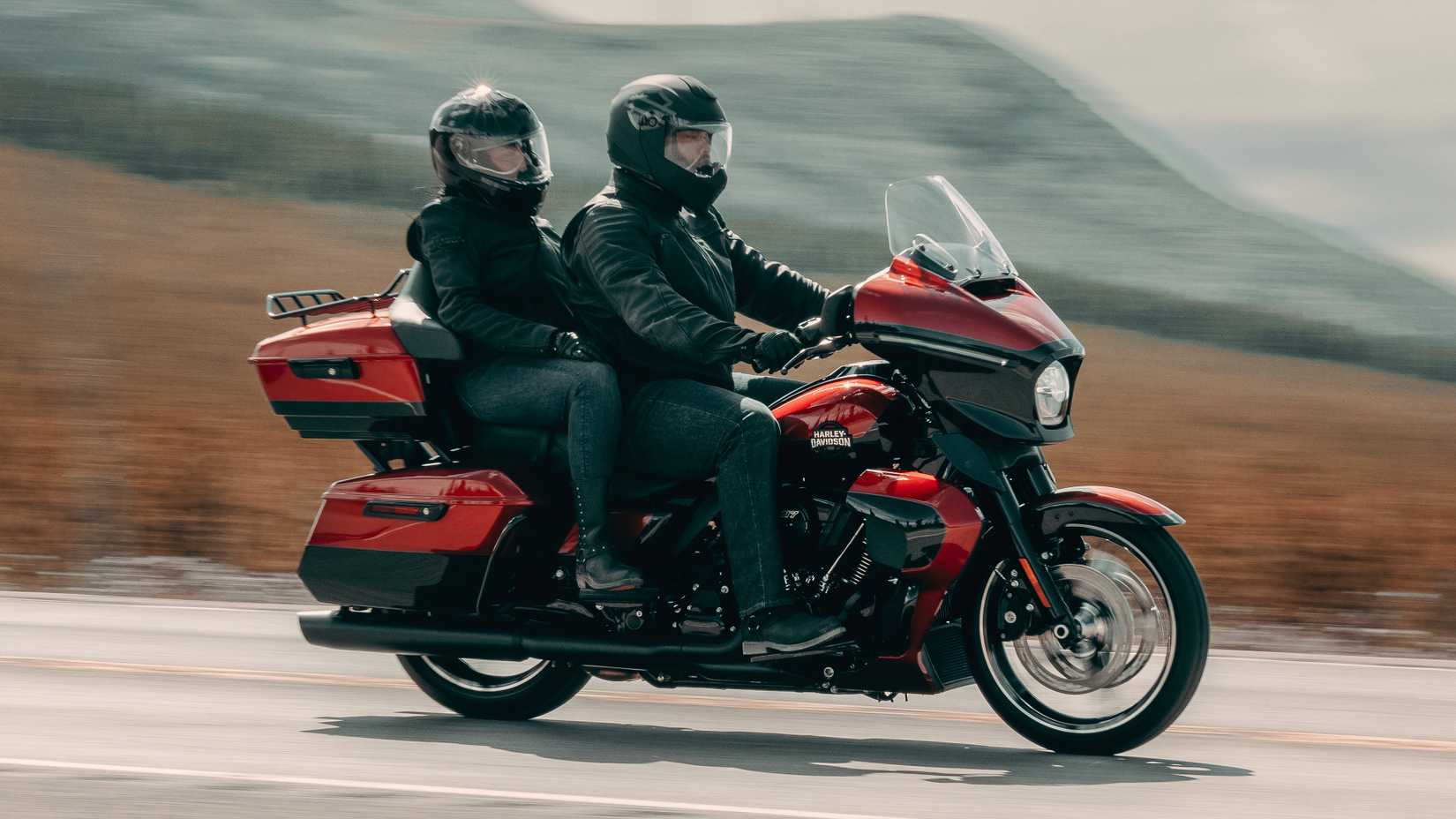 2025 Harley-Davidson Street Glide Ultra side profile accelerating view