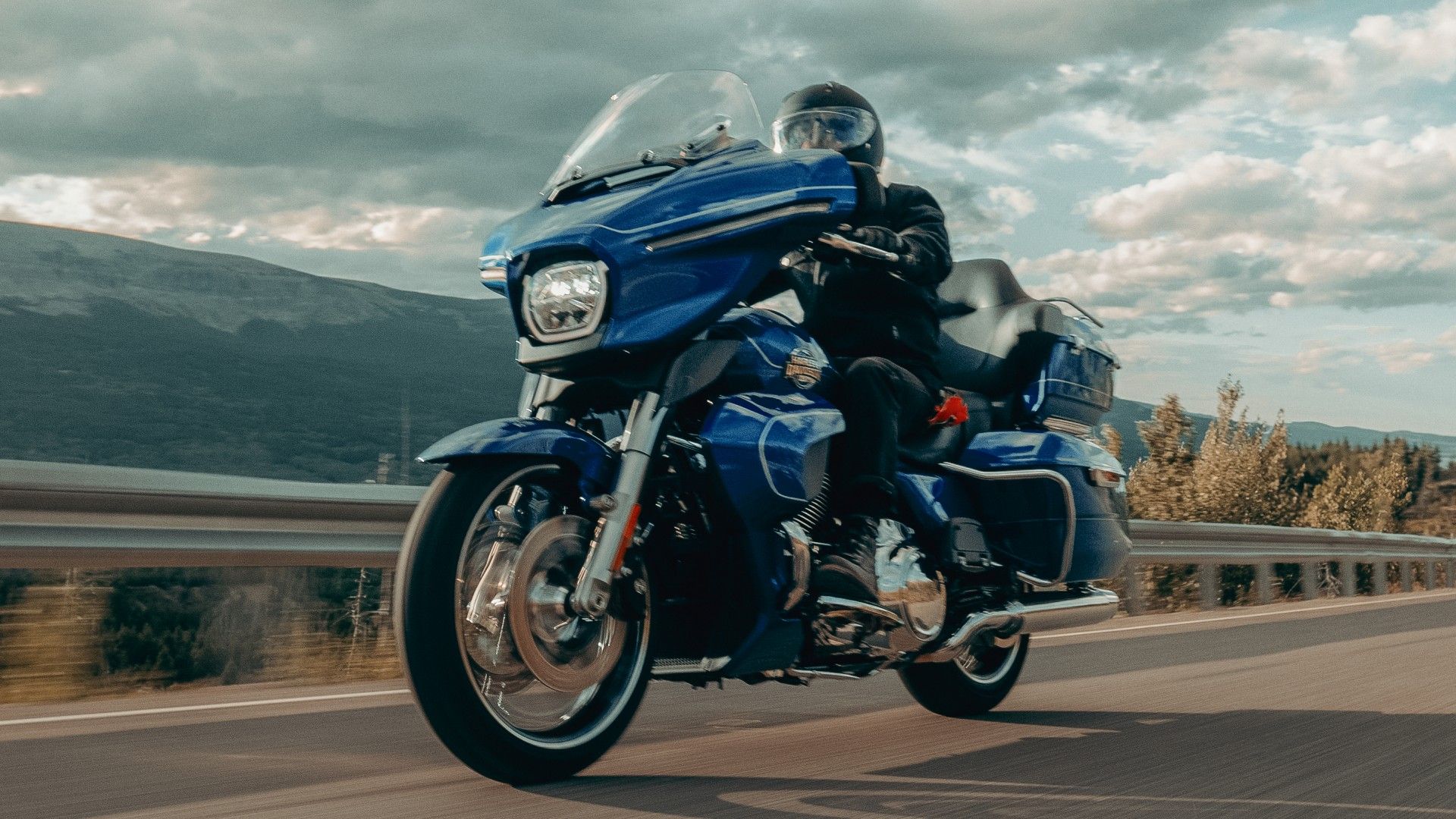 2025 Harley-Davidson Street Glide Ultra in blue front third quarter view